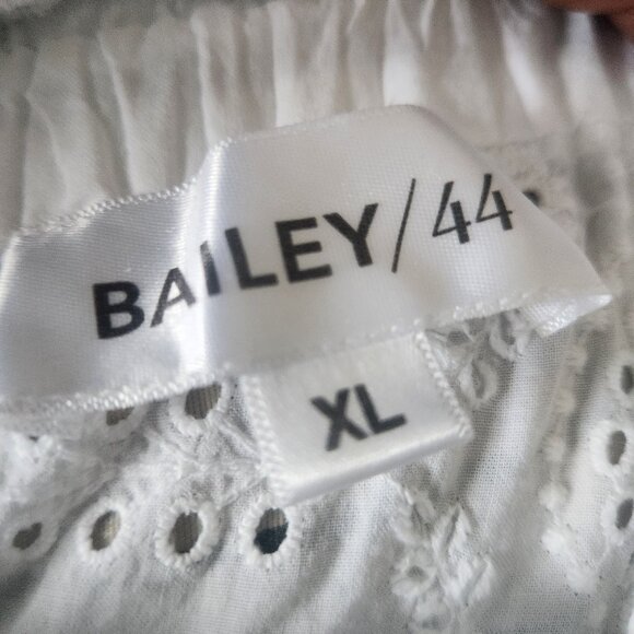 Bailey 44 White Eyelet Crop Top. Size US XL. Excellent preowned condition. - Picture 6 of 8
